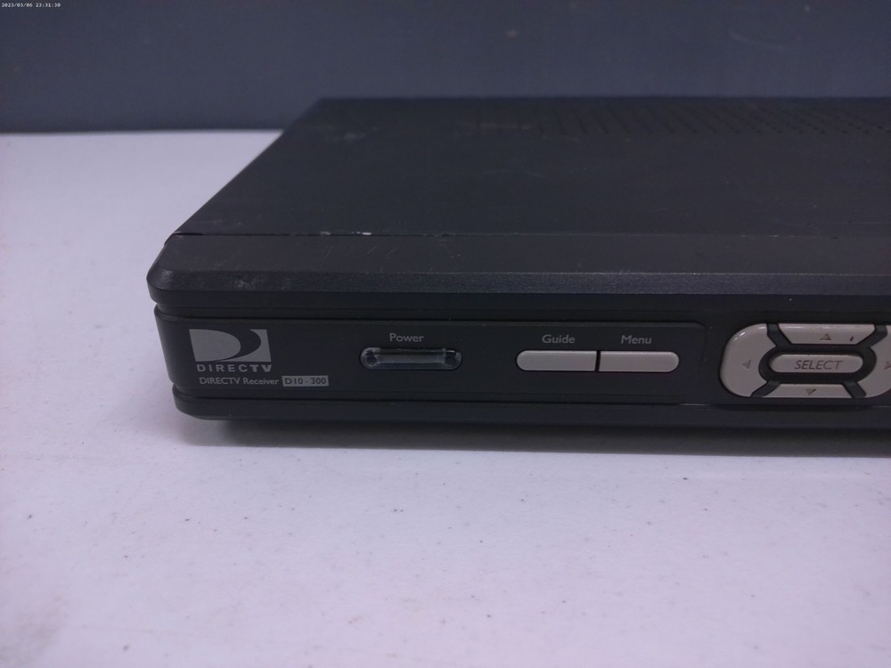 Vintage DIRECTV D10-300 Digital Satellite Receiver.