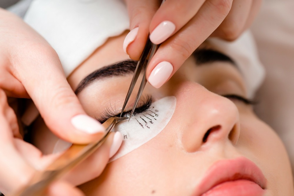 Mixed 3D Lashes. 1000 Premade Volume Fans. Eyelash Extensions, Handmade!