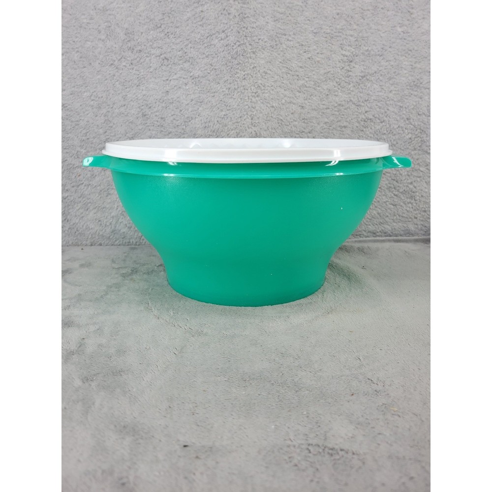 Tupperware Green Mixing Bowl with White Lid 10" x 5"