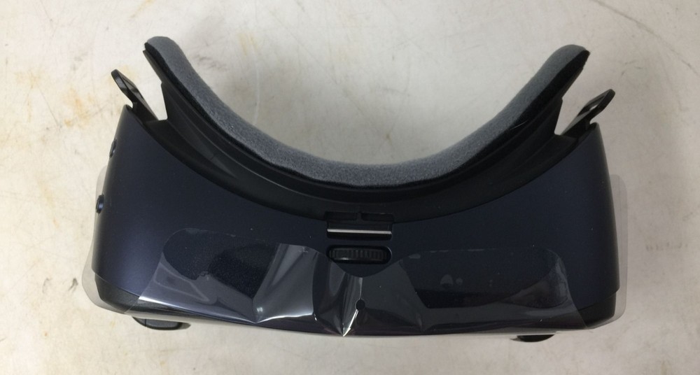 Samsung Gear VR Headset - Powered by Oculus