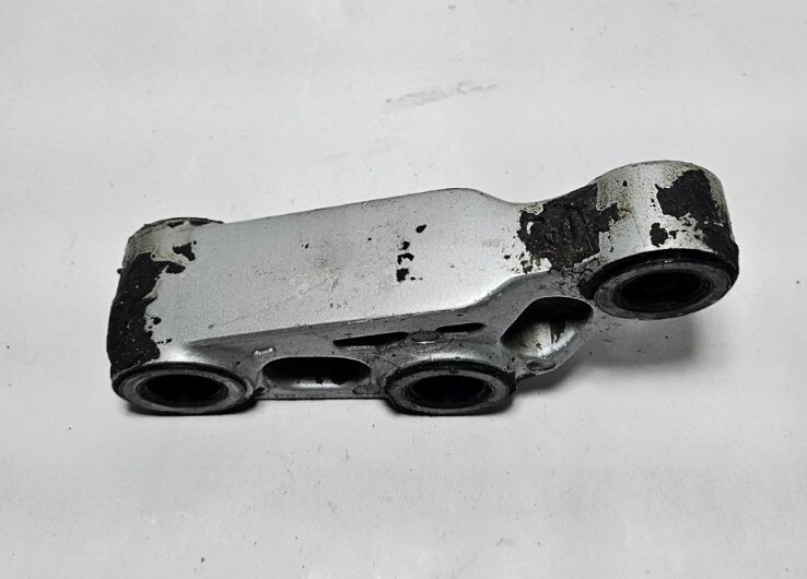 KAWASAKI GTR 1000 ZGT00A SHOCK ABSORBER MOUNT 1994-2004