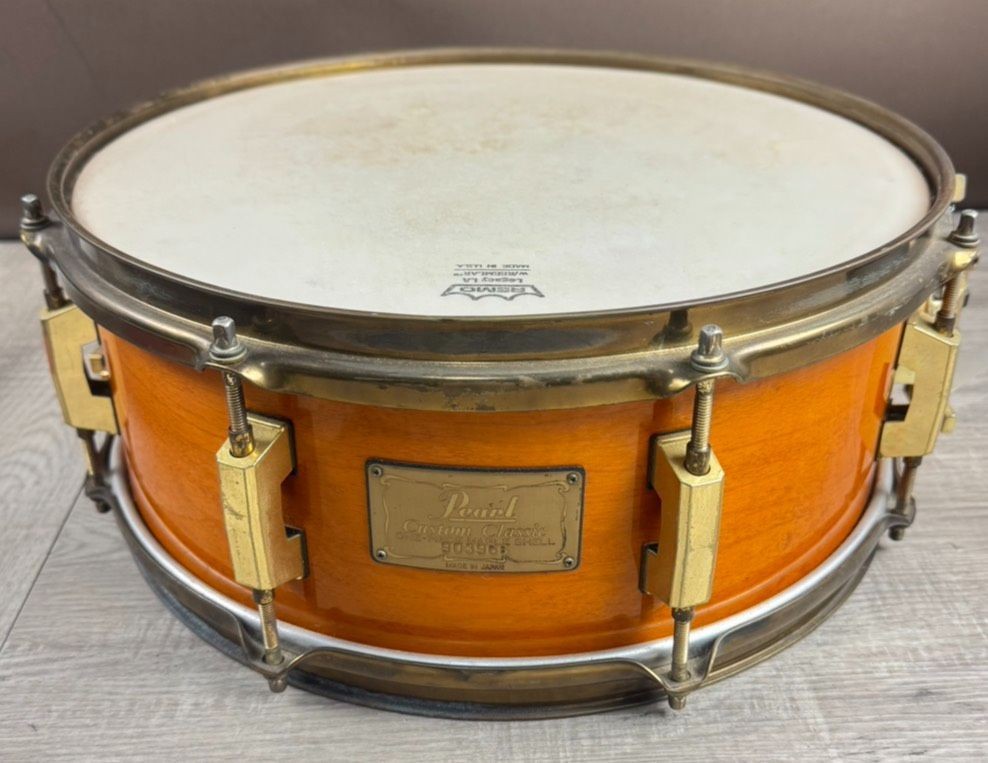 Pearl Custom Classic One Piece Maple Shell Snare Drum