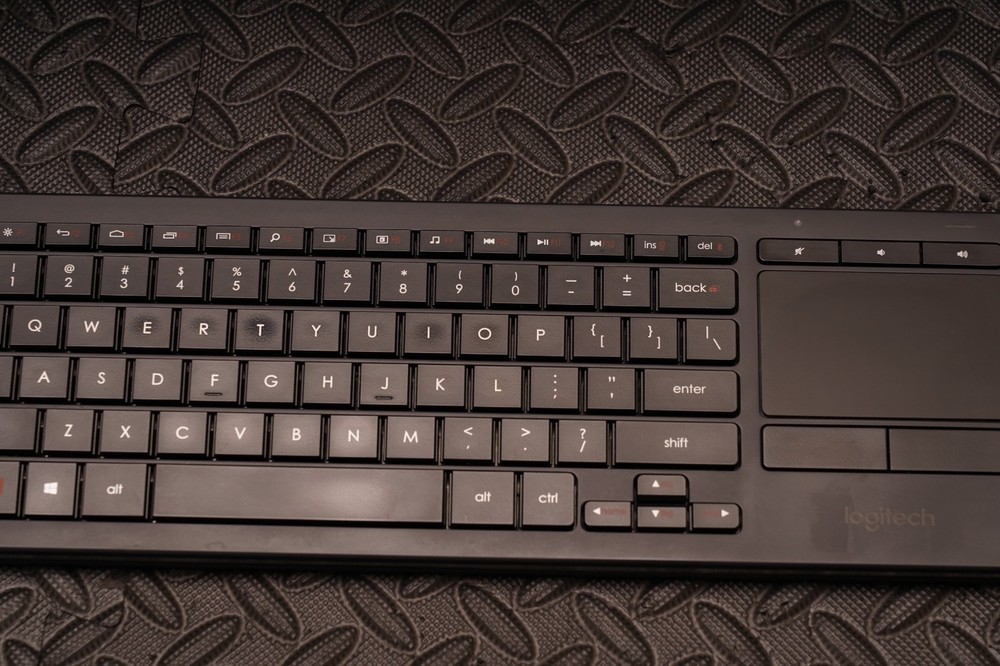 Logitech K830 Illuminated Wireless Keyboard Touchpad Bluetooth Dongle USB