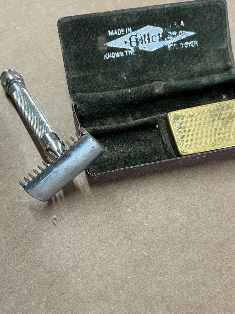 Gillette Old Type Ball End - With Case And Blade Case