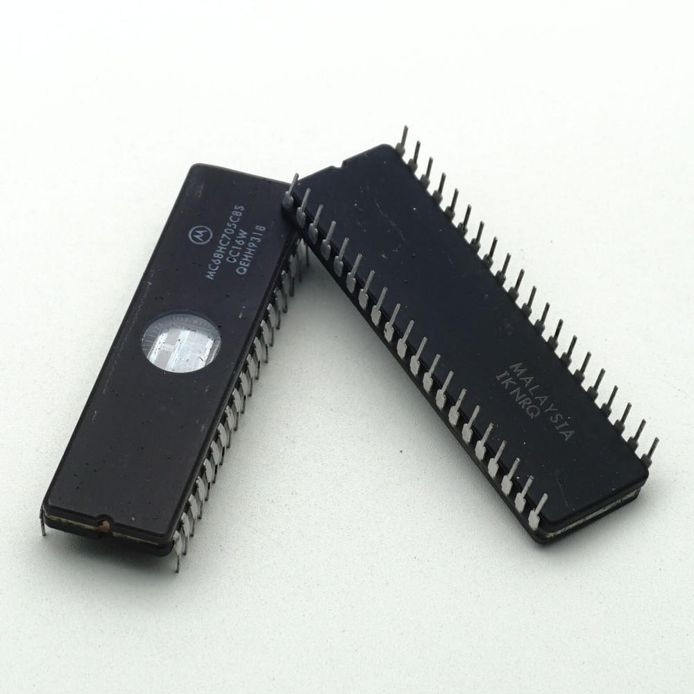 Motorola MC68HC705C8S 8-Bit Microcontroller Unit CDIP40 x 1PC