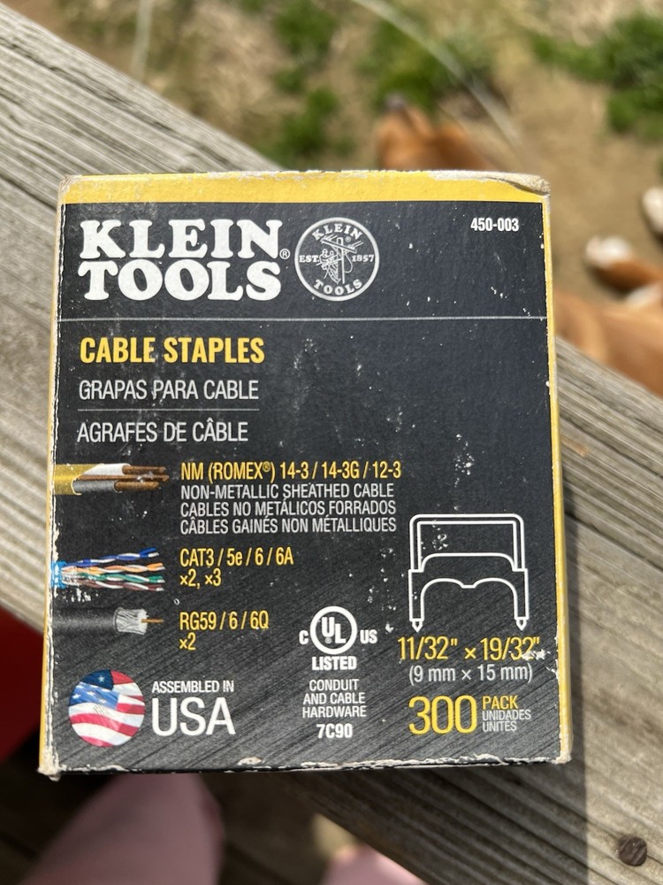 Klein Tools Cable Staples 11/32” 19/32” 2 Pack