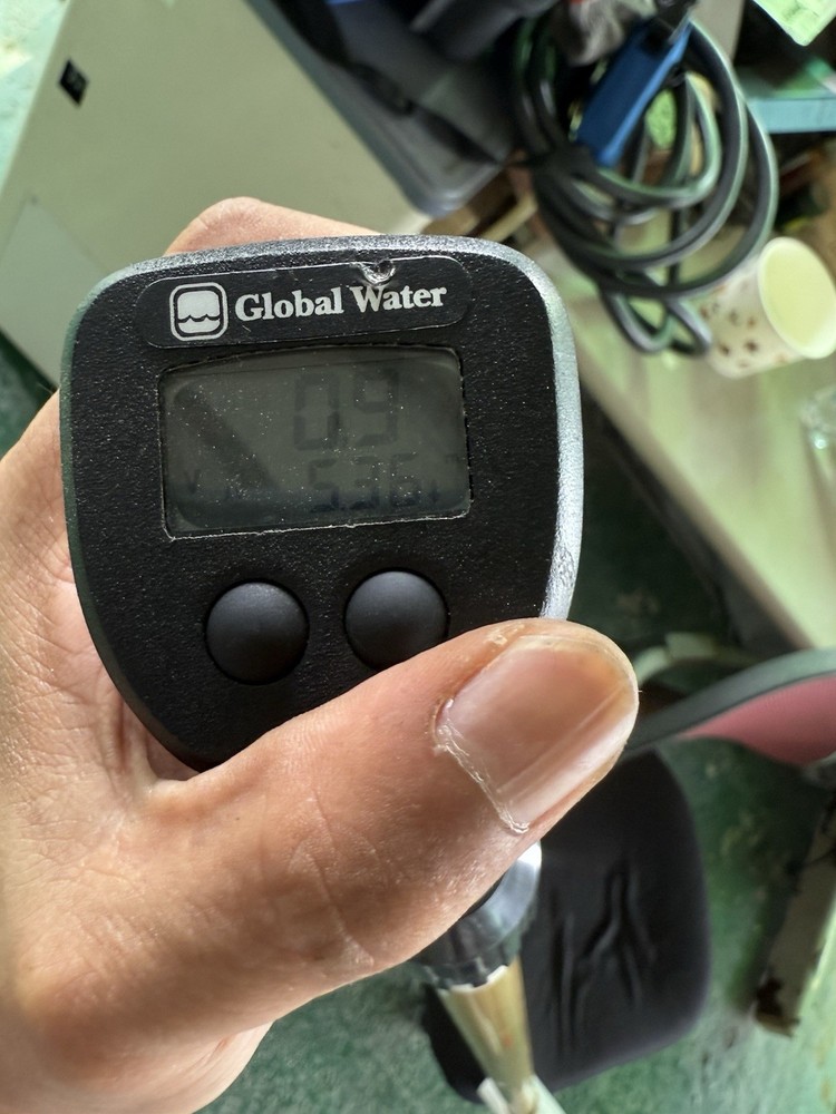 Global Water FP101 Flow Probe Velocity Meter – Powers On, w/ Case