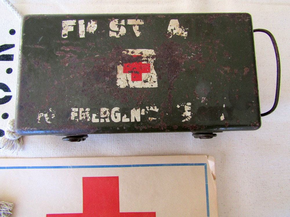 Original WWII US Army First Aid Kit