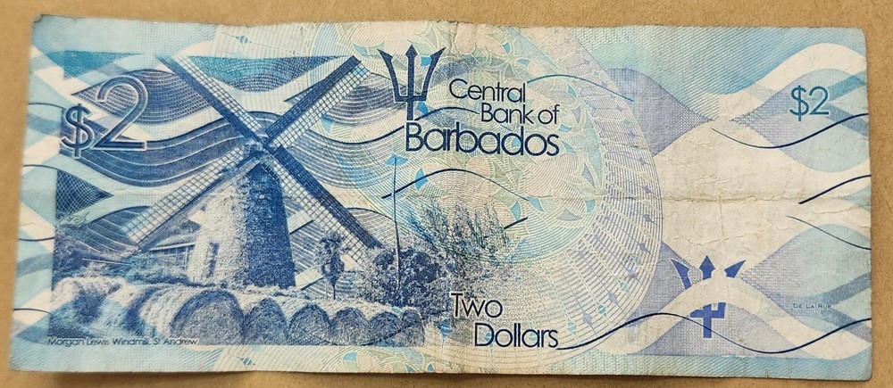 BARBADOS 🇧🇧 TWO (2) DOLLARS BANKNOTE (MAY 2, 2013 / P# 73a)