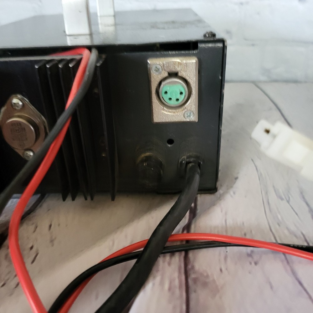 Astron 13.7Vdc Linear Regulated power supply 5A Model RS-7A Powers On