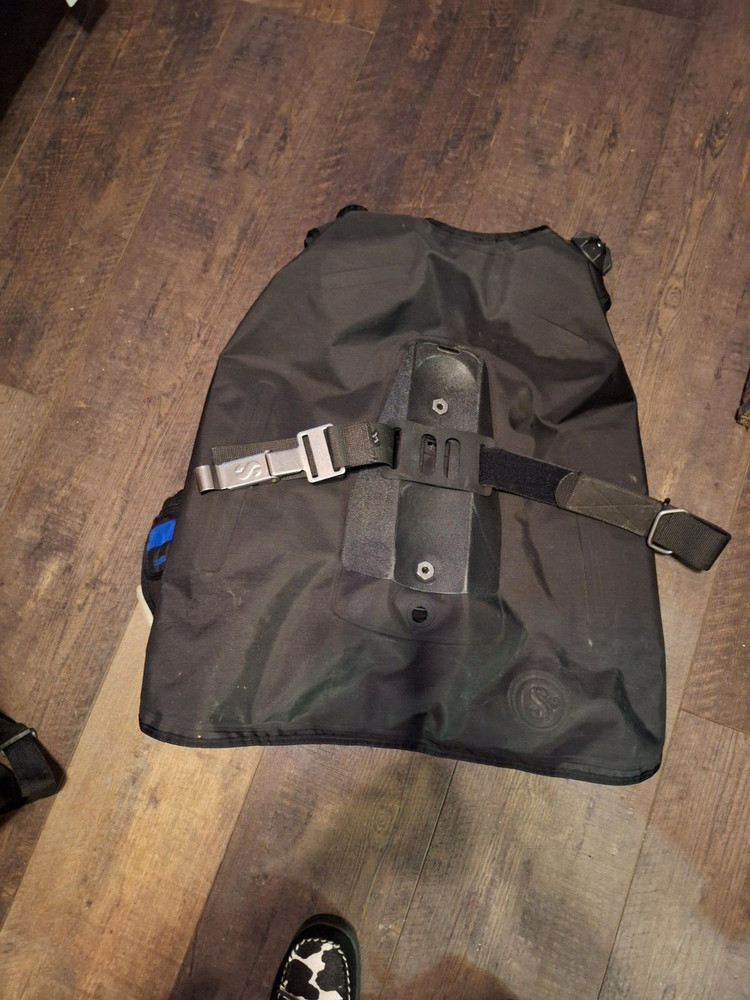 SCUBAPRO Falcon BCD Blue Medium Used