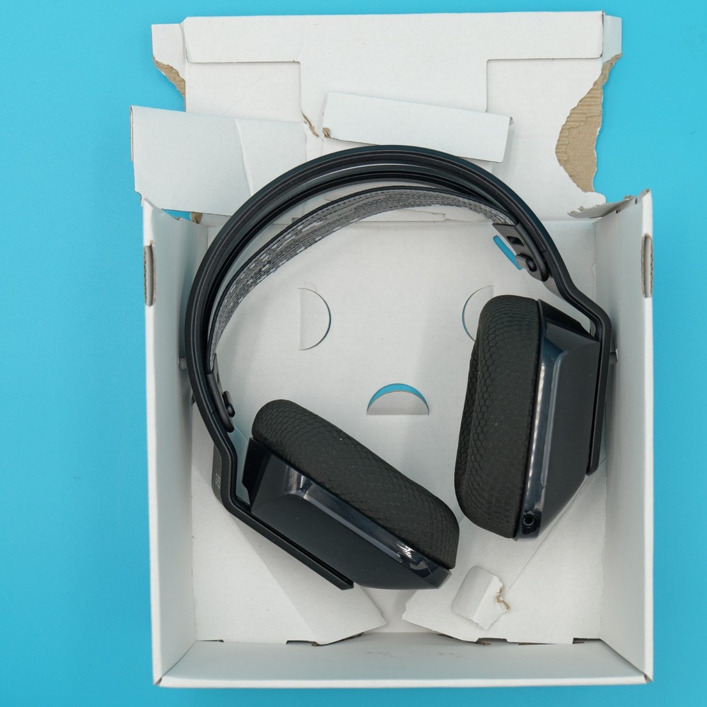 Logitech G733 Wireless Gaming Headset - (Read description)