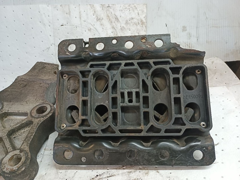 Volvo VNL ISX Left Driver Engine Mounts (12274944
