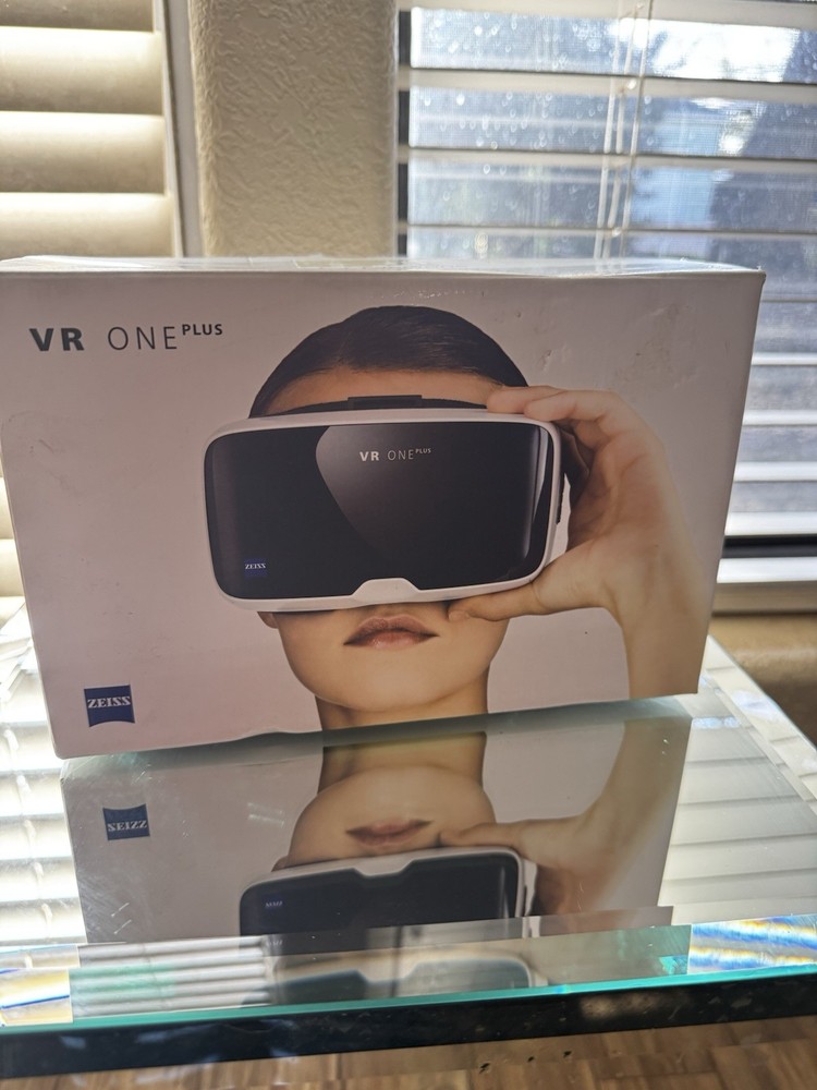 Zeiss - VR One Plus Headset - Virtual Reality Goggles