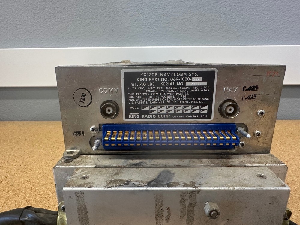 BENDIX KING- 170B VHF NAV/COM, with tray