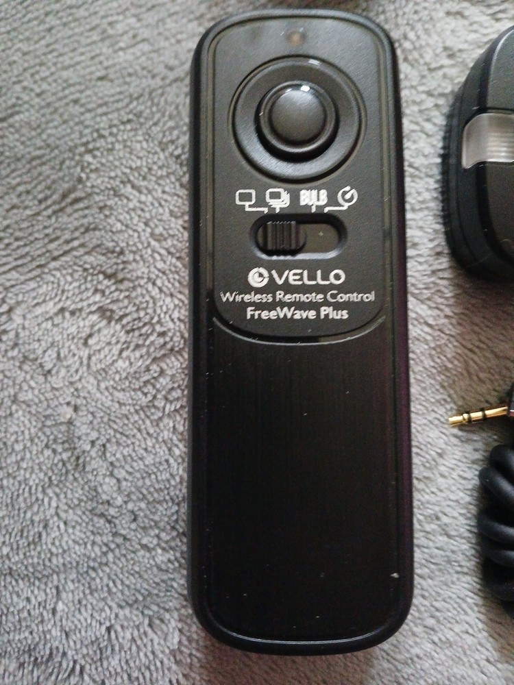 Vello FreeWave Wireless Flash Trigger LR and Receiver Kit
