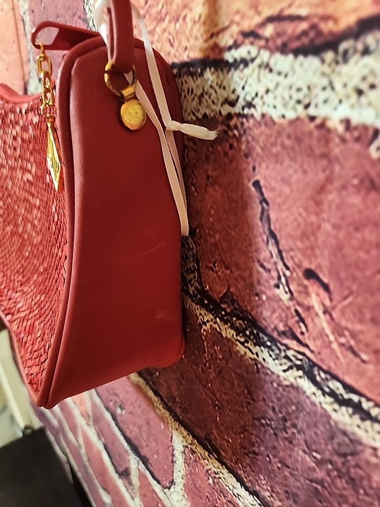 VINTAGE WHITING AND DAVIS RED MESH PURSE P6
