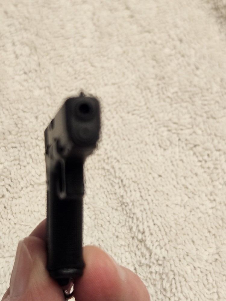 GLOCK 9 mm Firearm Key Chain new