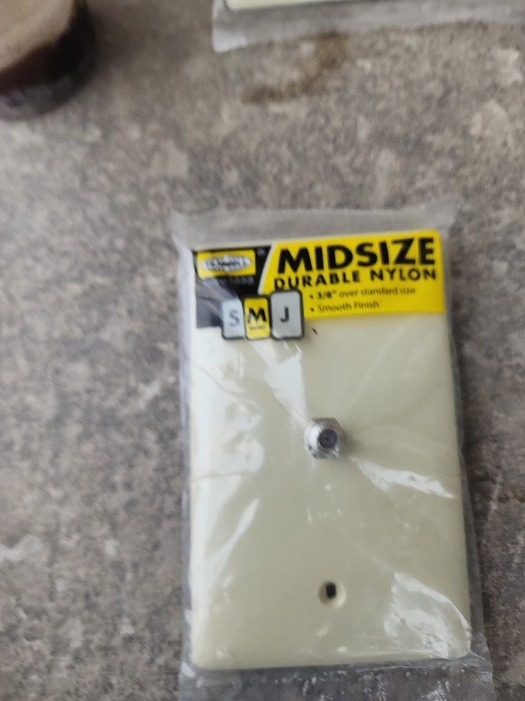 Hubbell Midsize Coax Ivory NS751IZ Wall Plate Nylon