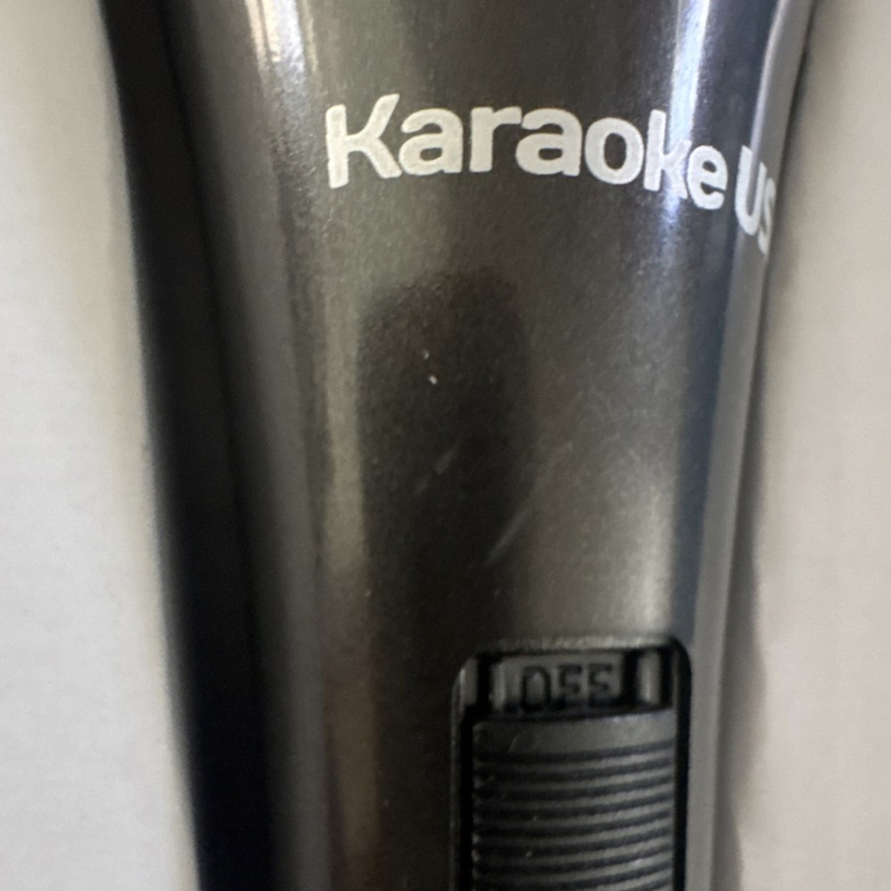 Karaoke USA M-189 Professional Unidirectional Microphone, Plug & Play