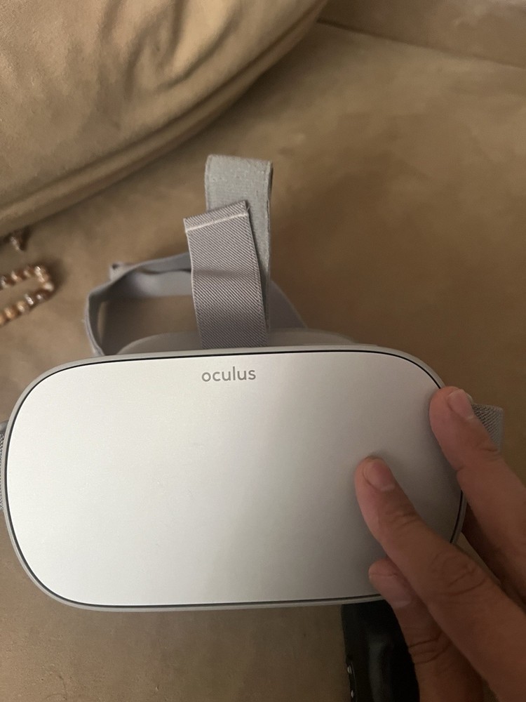 Oculus Go Standalone Virtual Reality Headset (Headset Only)