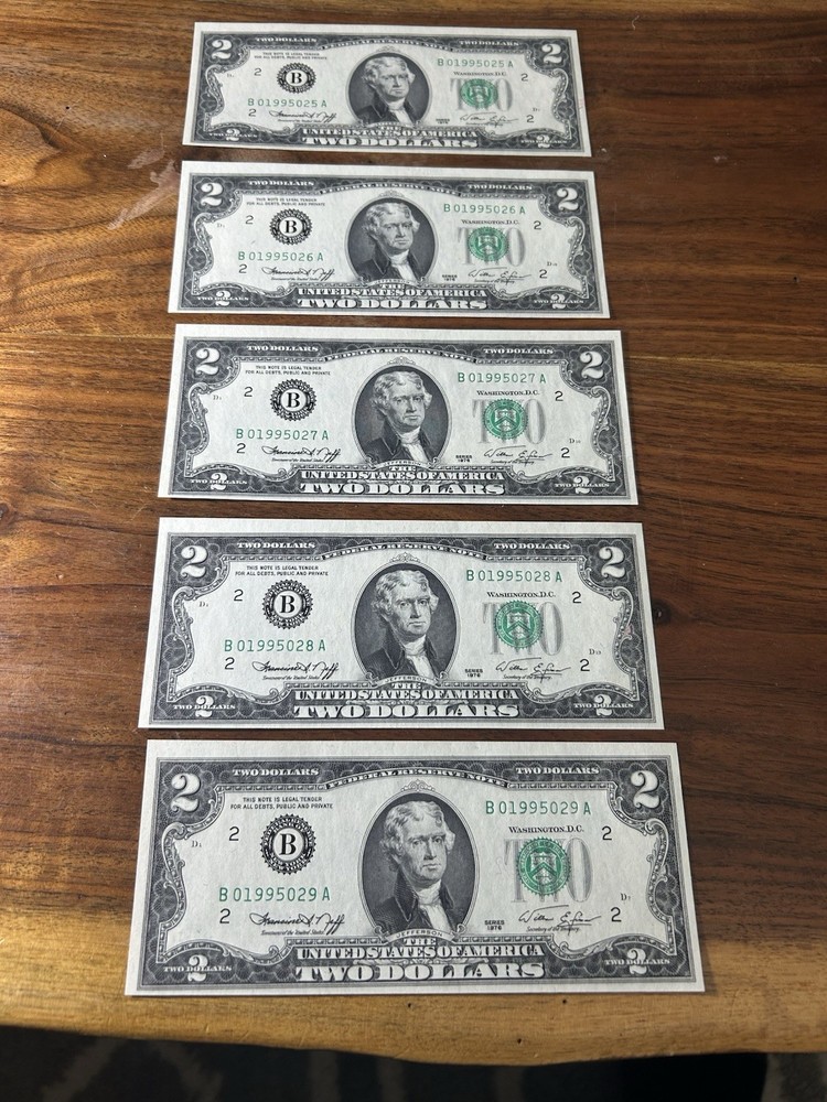 2 Dollar Bills - 1976 Series - 5 UNC Consecutive Serial #'s