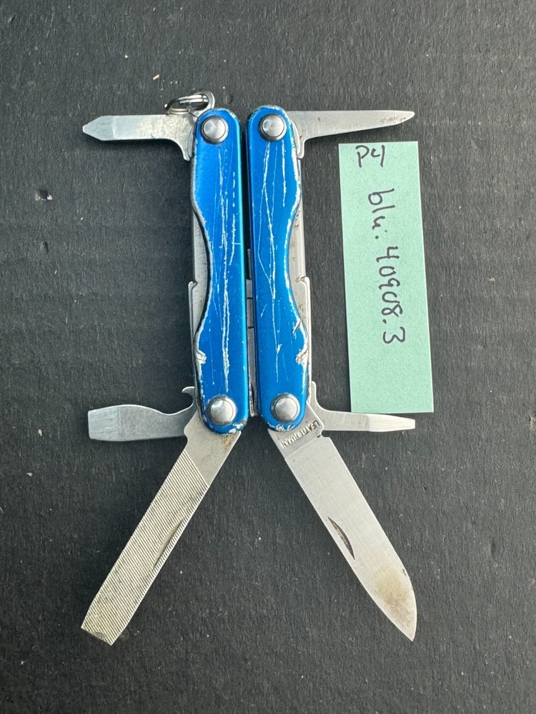 Leatherman SQUIRT P4 Multi-Tool with 7 tools - Various Colors