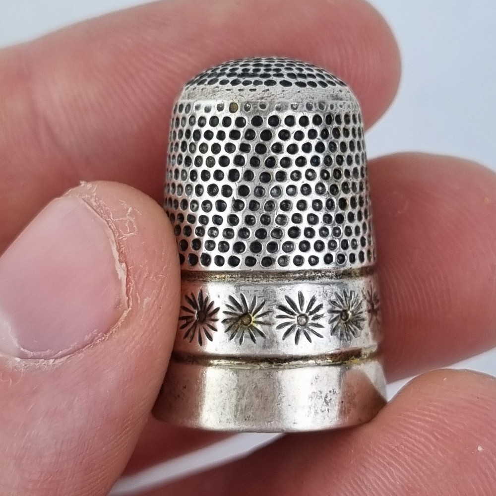 Solid Silver Thimble Sheffield 2002 Carrs Of Sheffield
