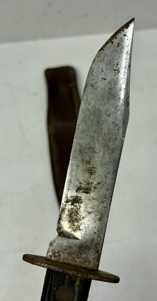 Vintage Unmarked Fixed Blade 5” Knife w/ Leather Sheath