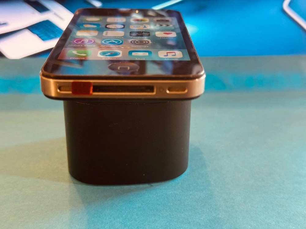 Apple iPhone 4s - 16 GB - Black (Unlocked)