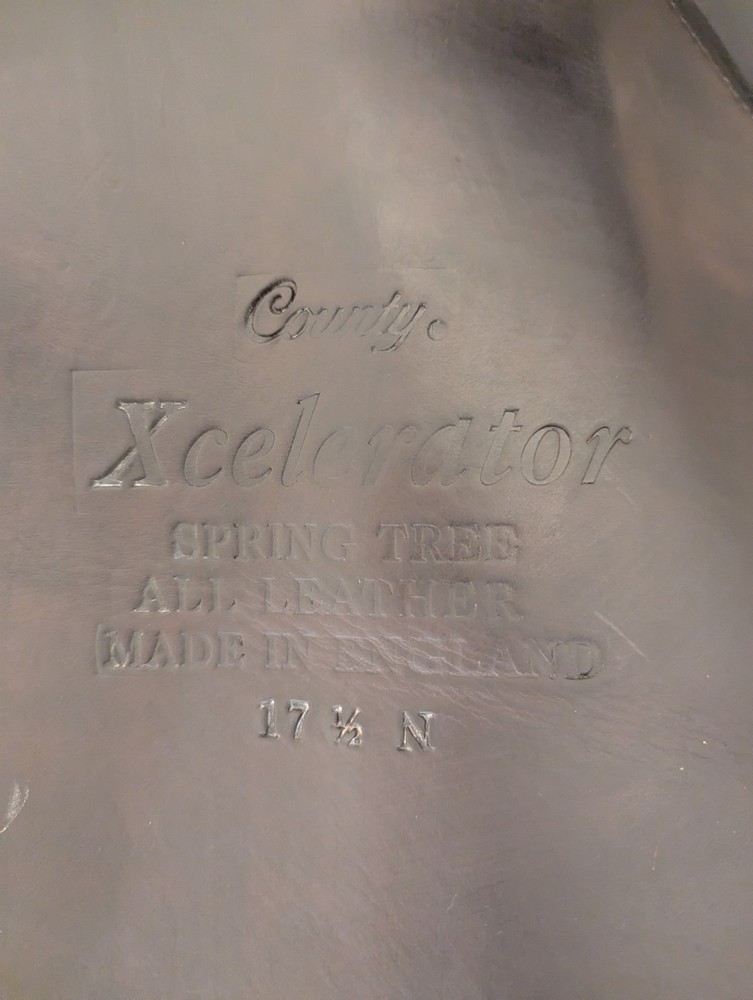 17.5" 2023 County Xcelerator Jump Saddle, N Tree - wool flocked