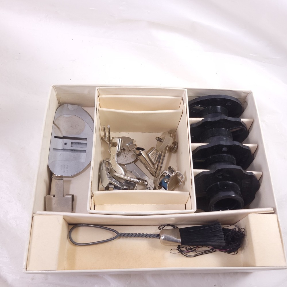 Singer Accessories Deluxe Zig-Zag Sewing Machine Model 620