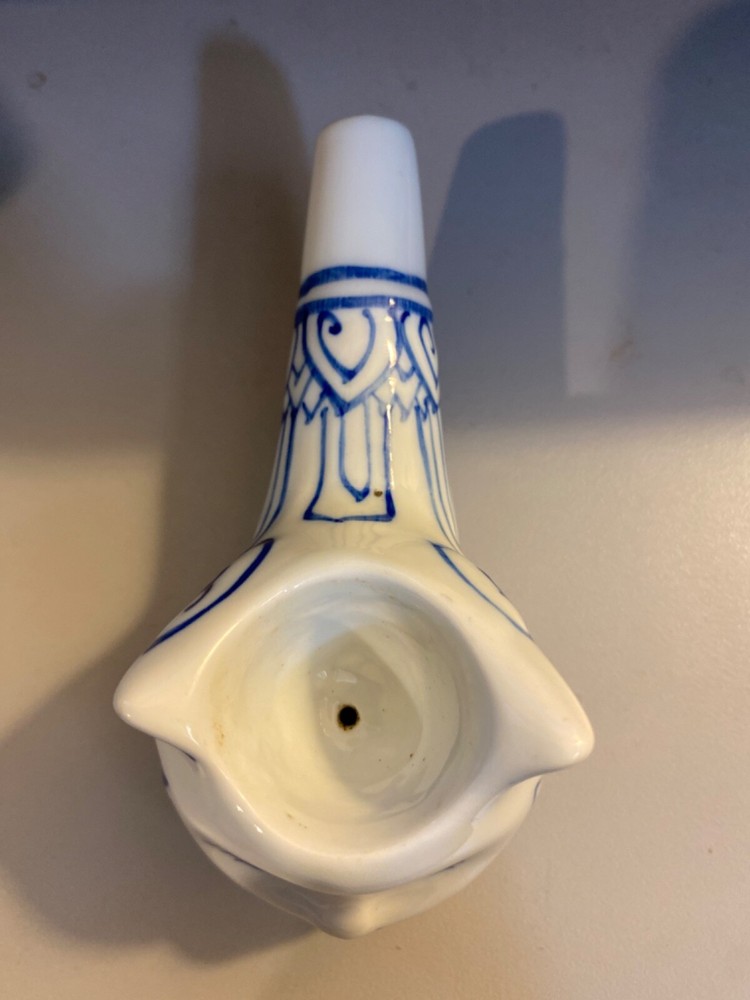 VINTAGE WHITE & BLUE CERAMIC CAT PIPE 4”