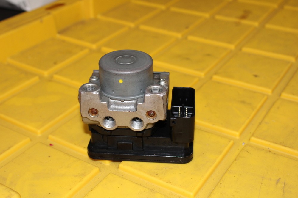 2013 Triumph Daytona 675 ABS OEM ABS PUMP UNIT MODULE