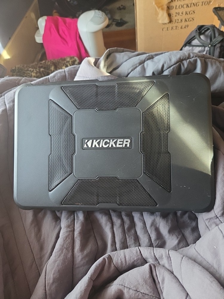Kicker Hideaway HS8 150W 8" Powered Subwoofer