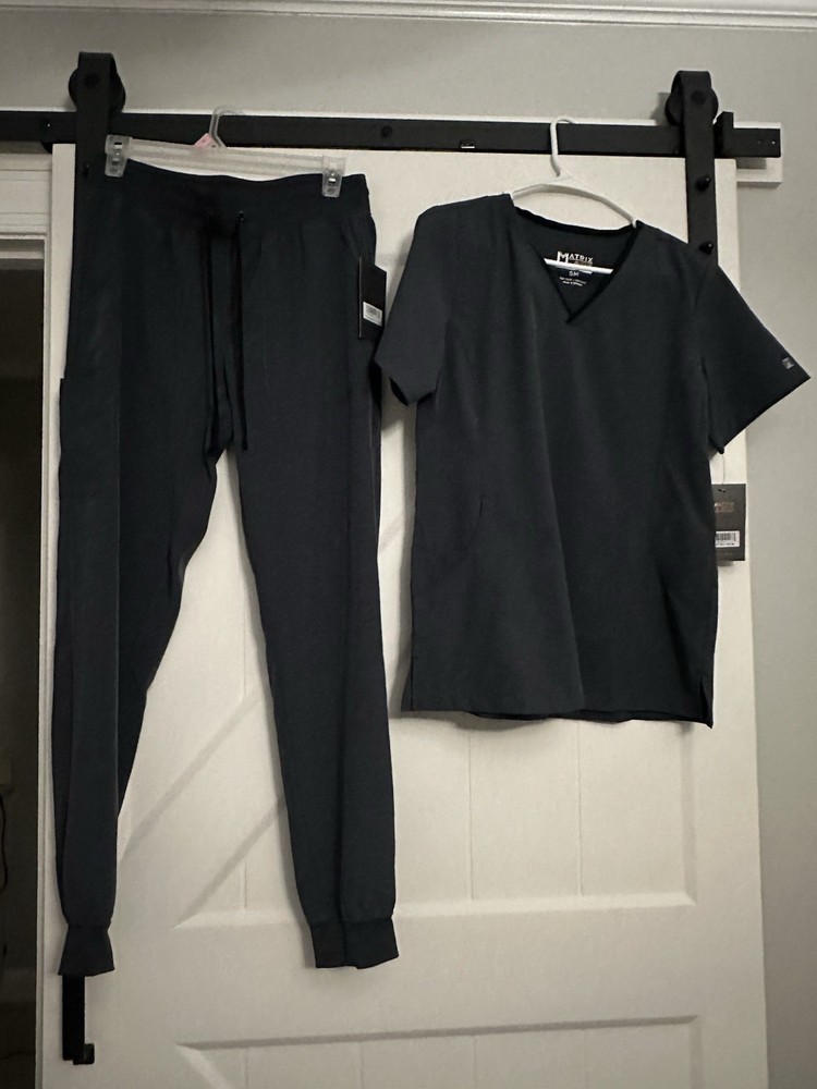 Maevn Women's Scrub Set Size Small