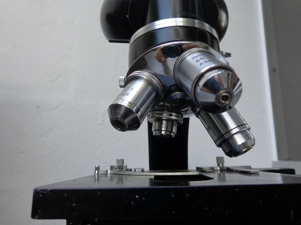 leitz wetzlar microscope 510229 with case 4x