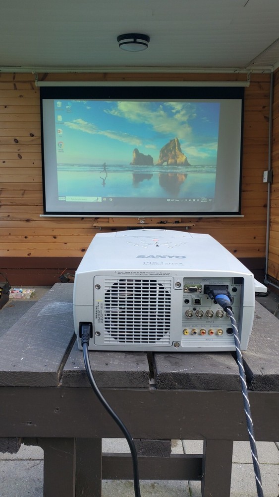 Sanyo PLC-XP56 Projector