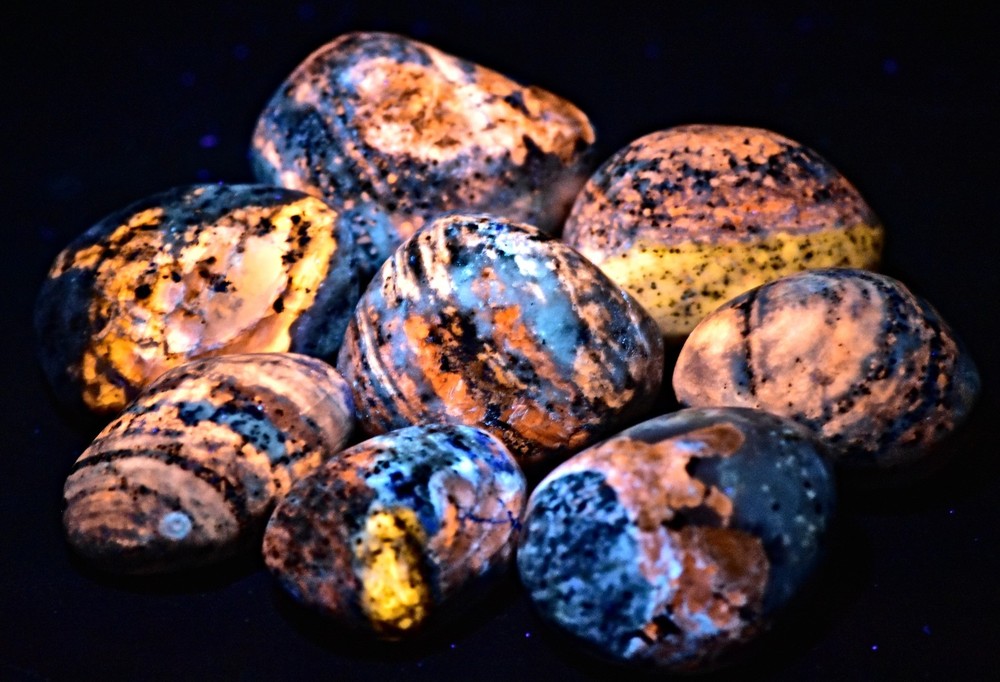 Beautiful Fluorescent Afghanite Tumbled Stone 211 Gram