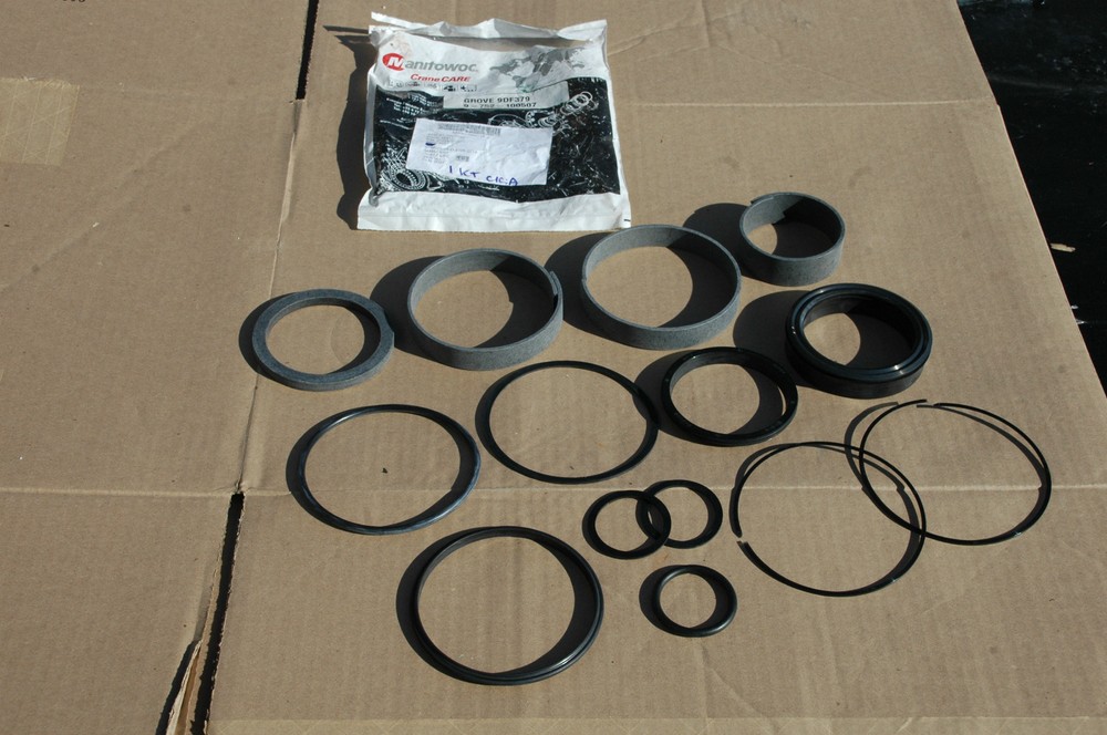 HEMTT, lift cylinder seal kit, 5330-01-196-4732
