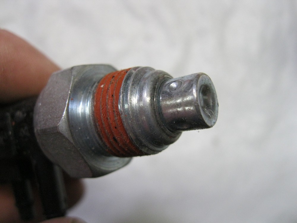 Ported Vacuum Switch Standard PVS18 (black)