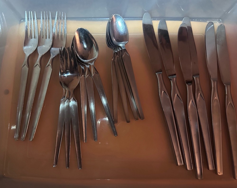 Stainless Japan Flatware SRI Cortina Partial Set - 20.pcs’ USED ( Pre Owned)