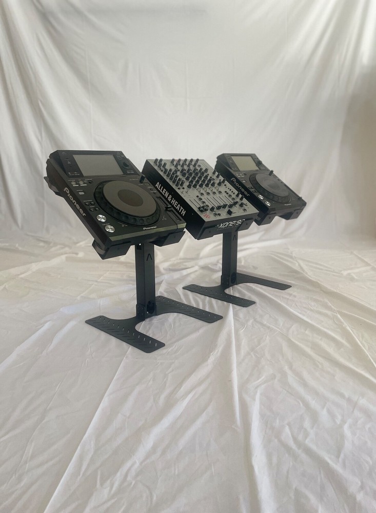 All-in-one Desktop DJ Workstation
