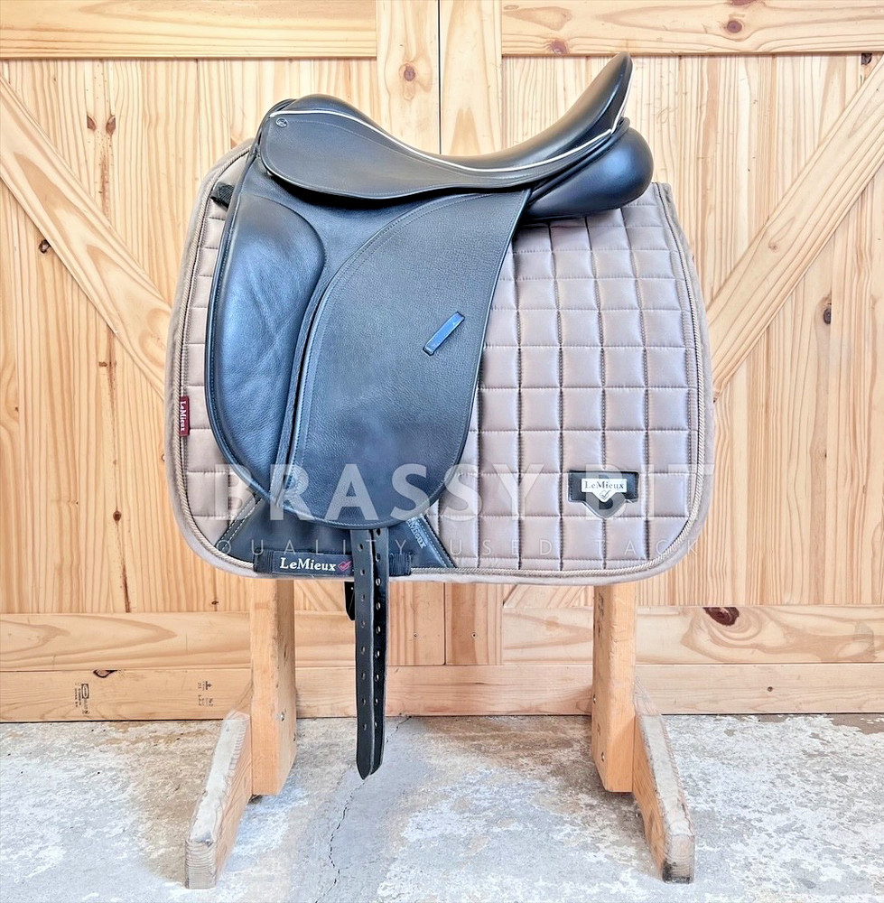 18" County Connection Custom Dressage Saddle