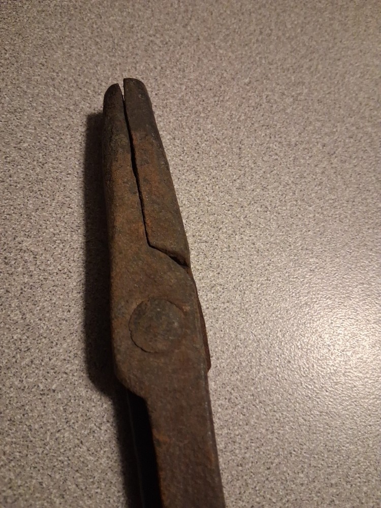 blacksmith tongs used