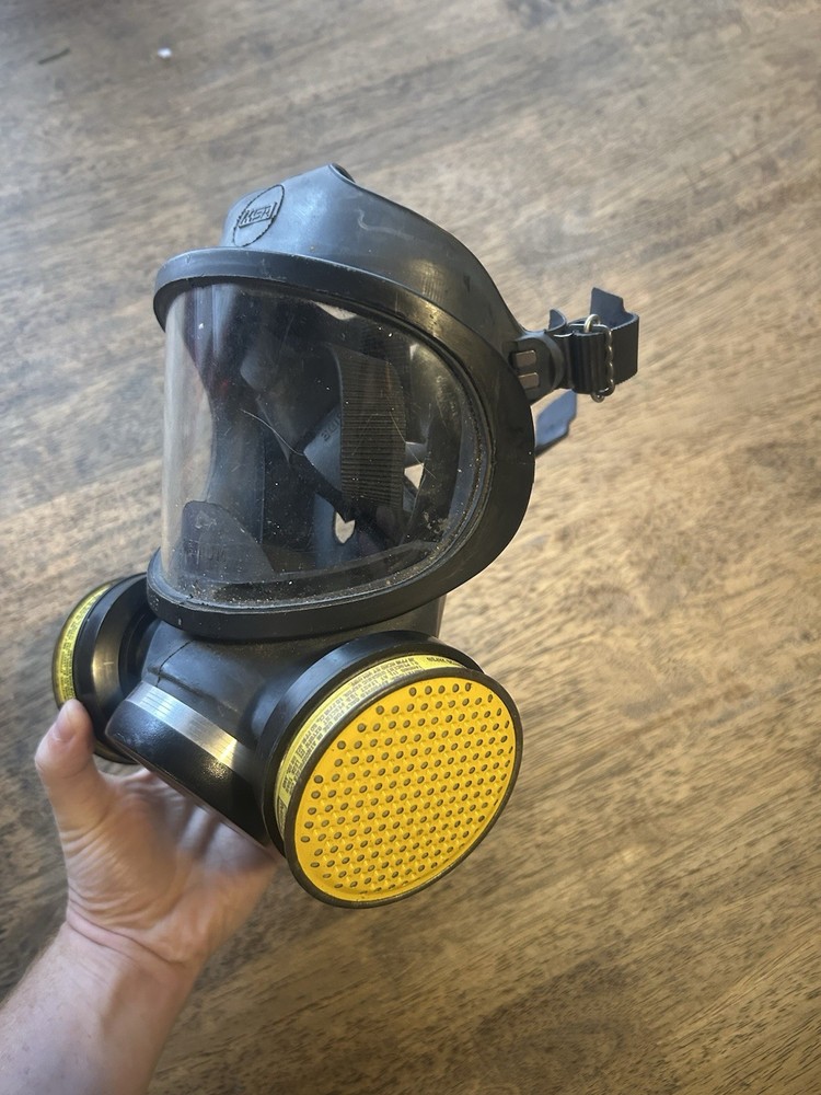 Used MSA Full Face Gas Mask Size: MED