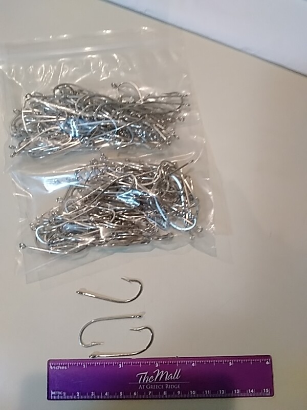 MUSTAD 3406B HOOKS SIZE 4 (100 IN PACKAGE)