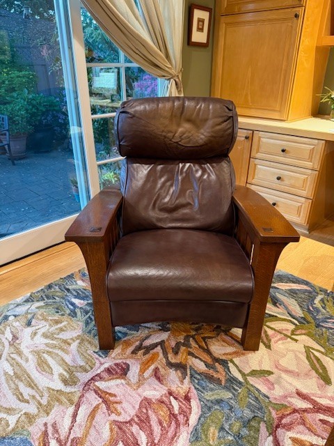 Stickley Bustle Back Bow Arm Morris Recliner. Solid oak/leather.
