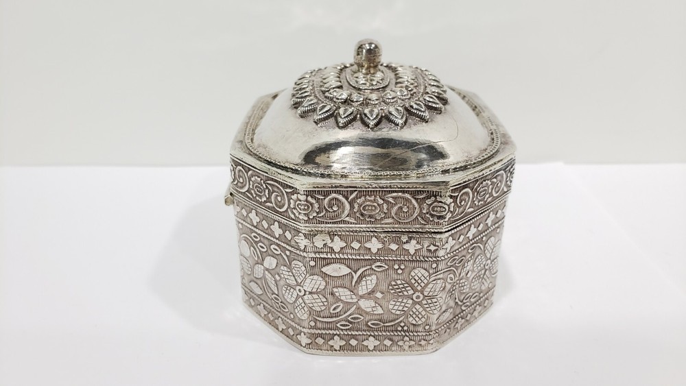 Vintage 800 Silver Hinged Box, Engraved Floral