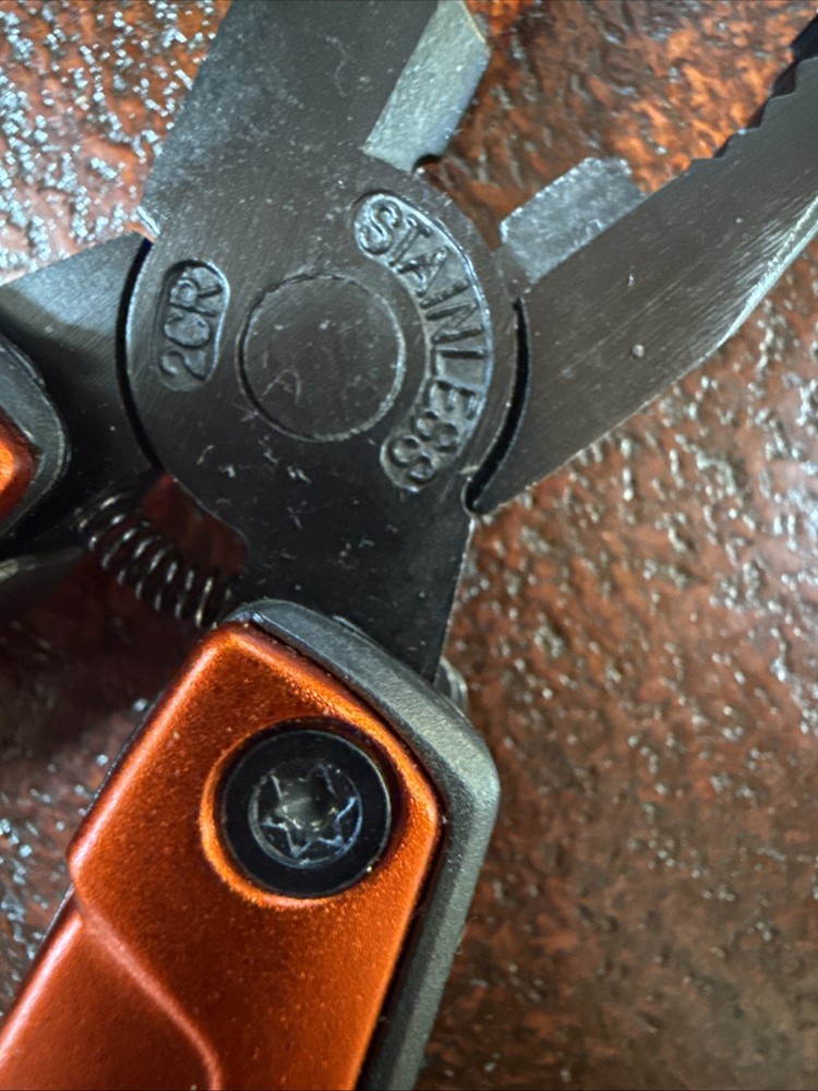 Winterial Multi-Tool w/ Case